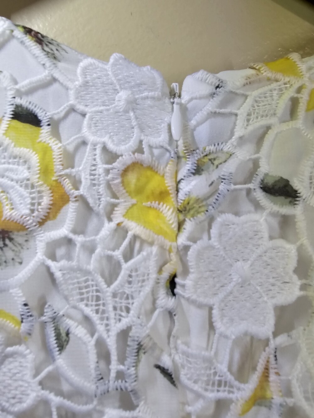 NWT White House Black Market Lemon Lace Peplum Top Size 8 - Picture 7 of 9